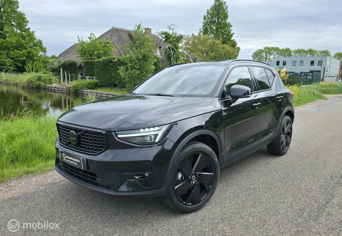 Volvo XC40 - 2.0 B4 Plus Black Edition / Pano / HK Audio - AutoWereld.nl