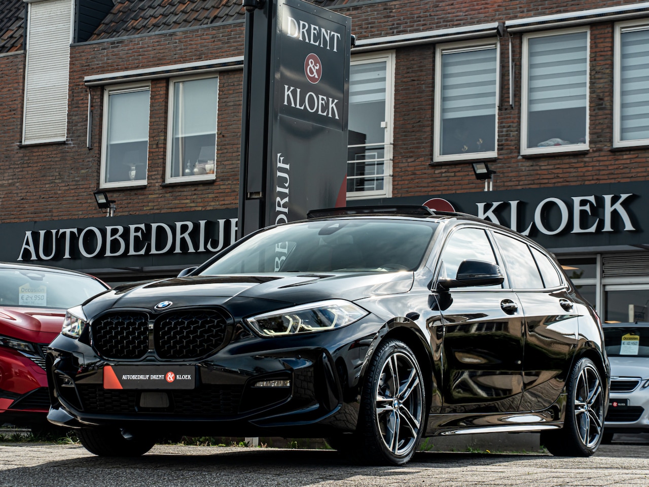 BMW 1-serie - 118i Corporate High Exe M-Sport ORG NL PANO HARMAN KARDON HUD CAMERA SHADOW 18 INCH LEDER - AutoWereld.nl