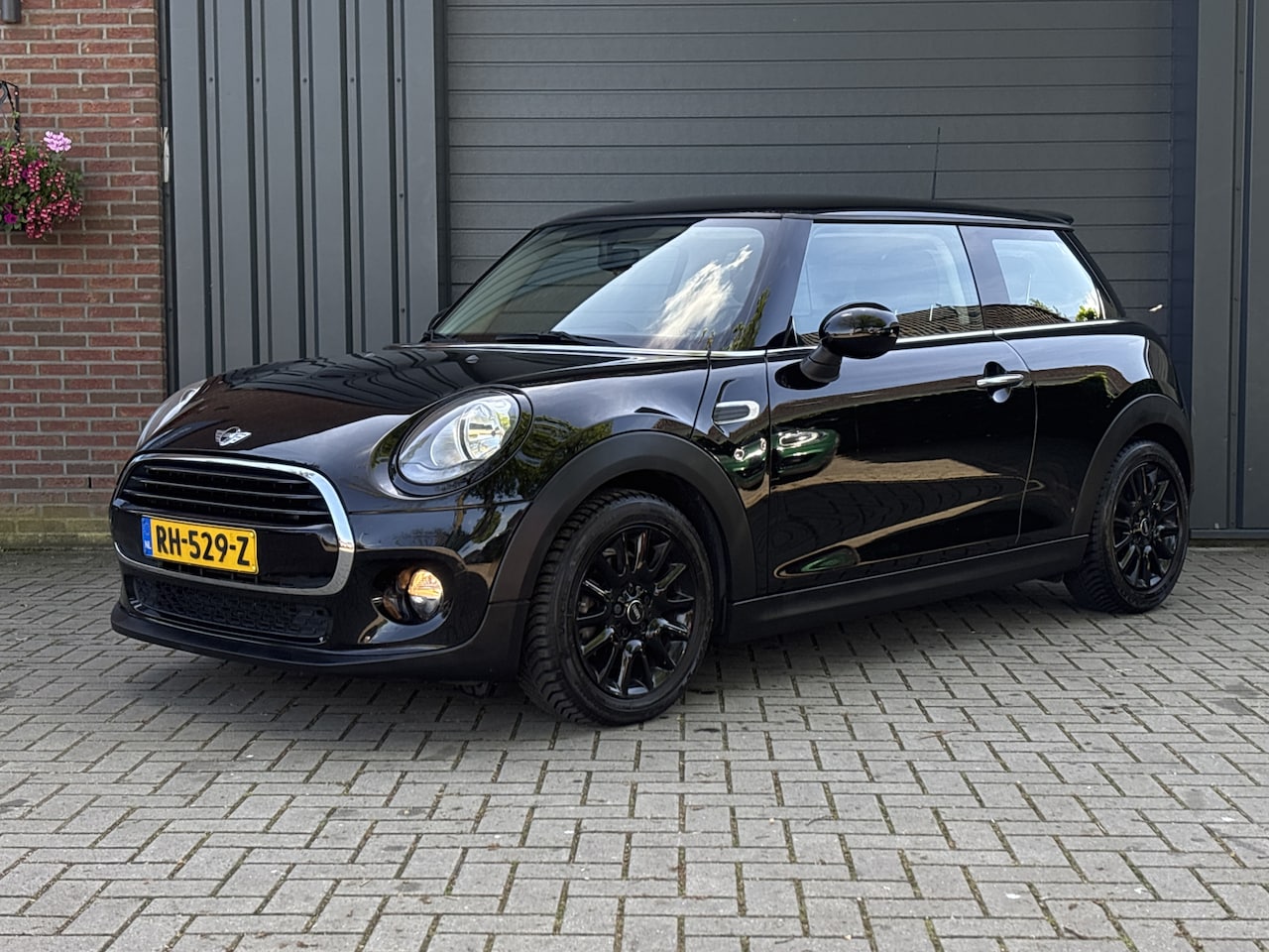 MINI Cooper - Mini 1.5 Business - Cruise Control - PDC - Navigatie - - AutoWereld.nl