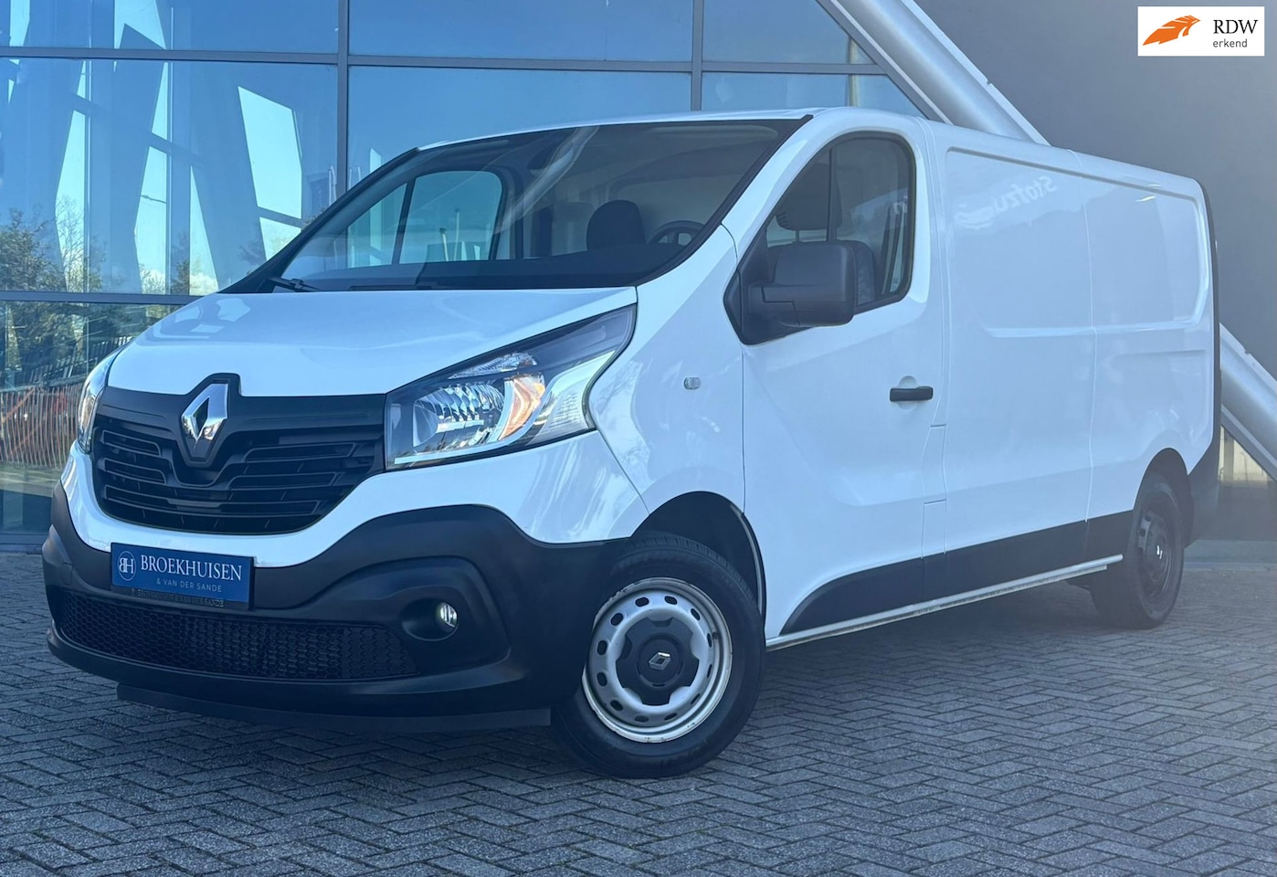 Renault Trafic - 1.6 dCi T29 L2H1 BTW AUTO Comfort Energy 125pk Camera / Navigatie - AutoWereld.nl