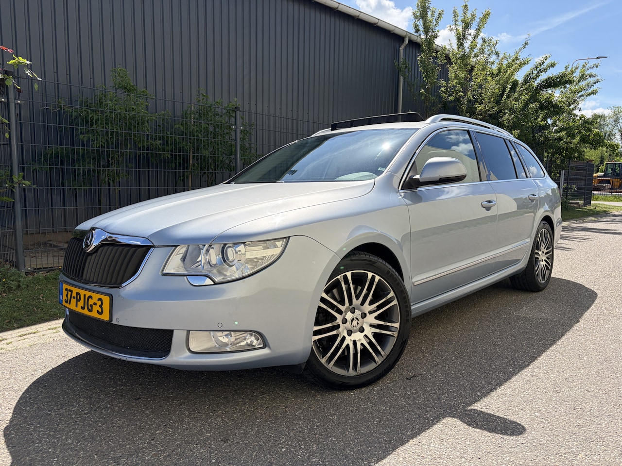 Skoda Superb Combi - 3.6 FSI Elegance 4x4 Business Line / AUTOMAAT / LEER / PANORAMADAK / 4WD - AutoWereld.nl