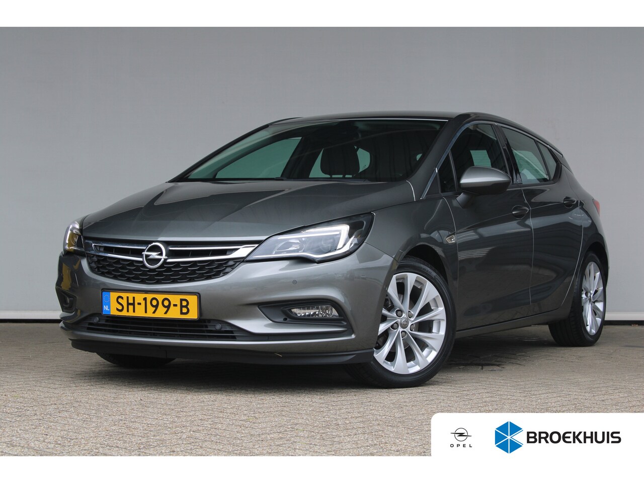 Opel Astra - 1.4 Innovation | Trekhaak | Camera | Navigatie | Cruise control | Keyless | LED Koplampen - AutoWereld.nl