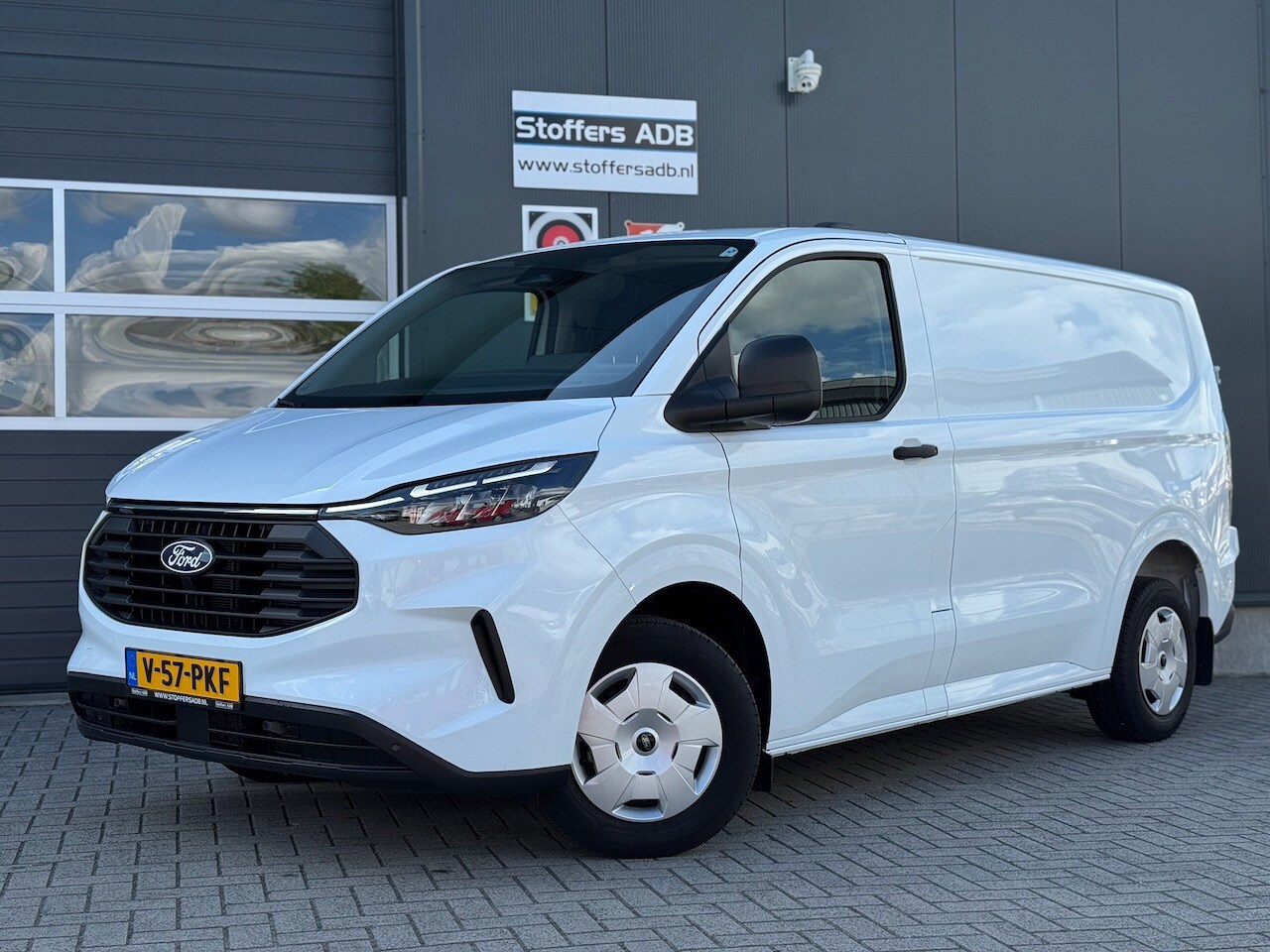 Ford Transit Custom - 300 2.0 TDCI L1H1 Trend 136pk | CarPlay | Stuur + stoelverwarming | Camera | Cruise | Laad - AutoWereld.nl