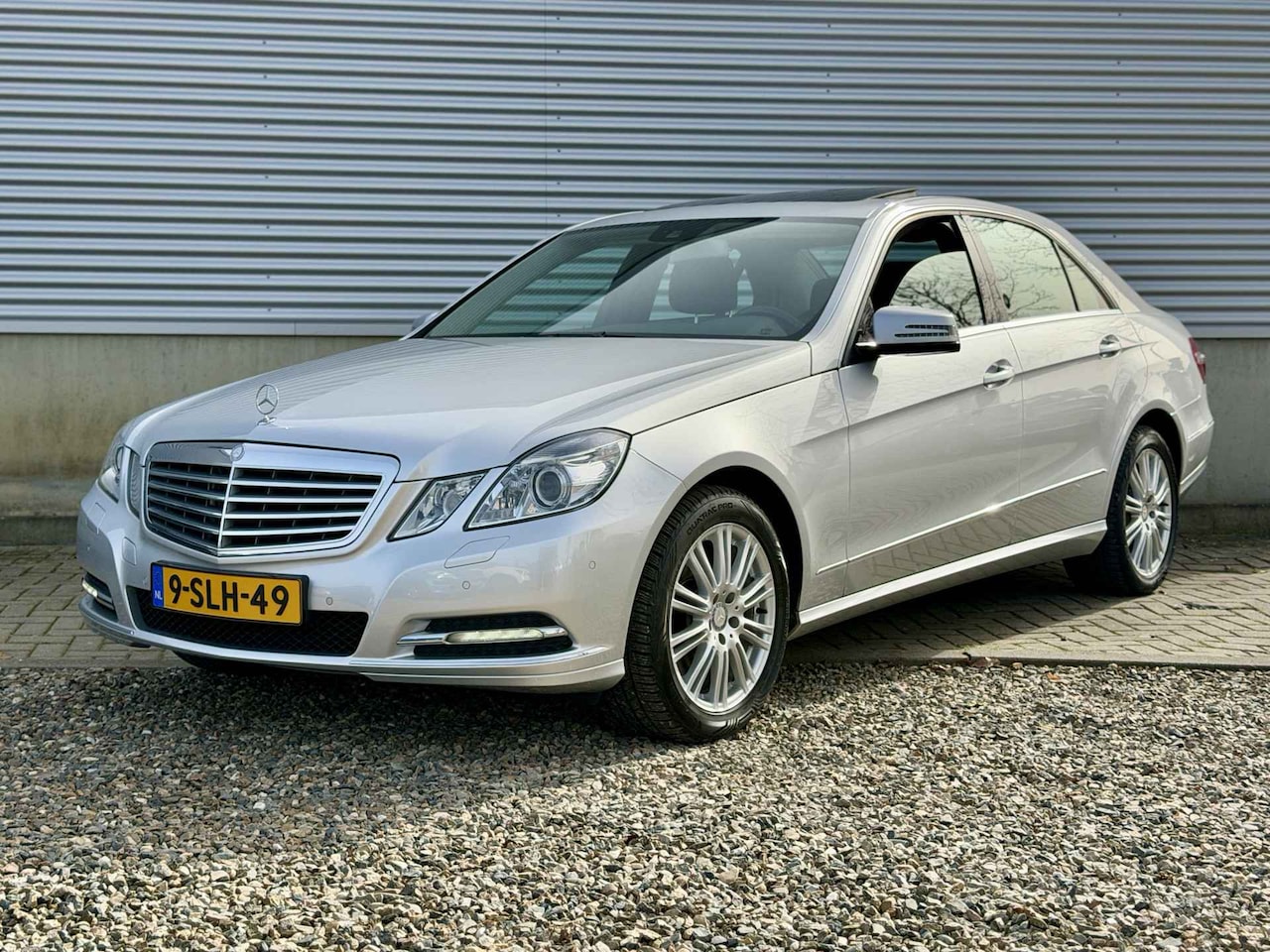Mercedes-Benz E-klasse - 350 CGI Avantgarde 306 pk [ fm navi, schuifdak, ecc, lmv ] - AutoWereld.nl