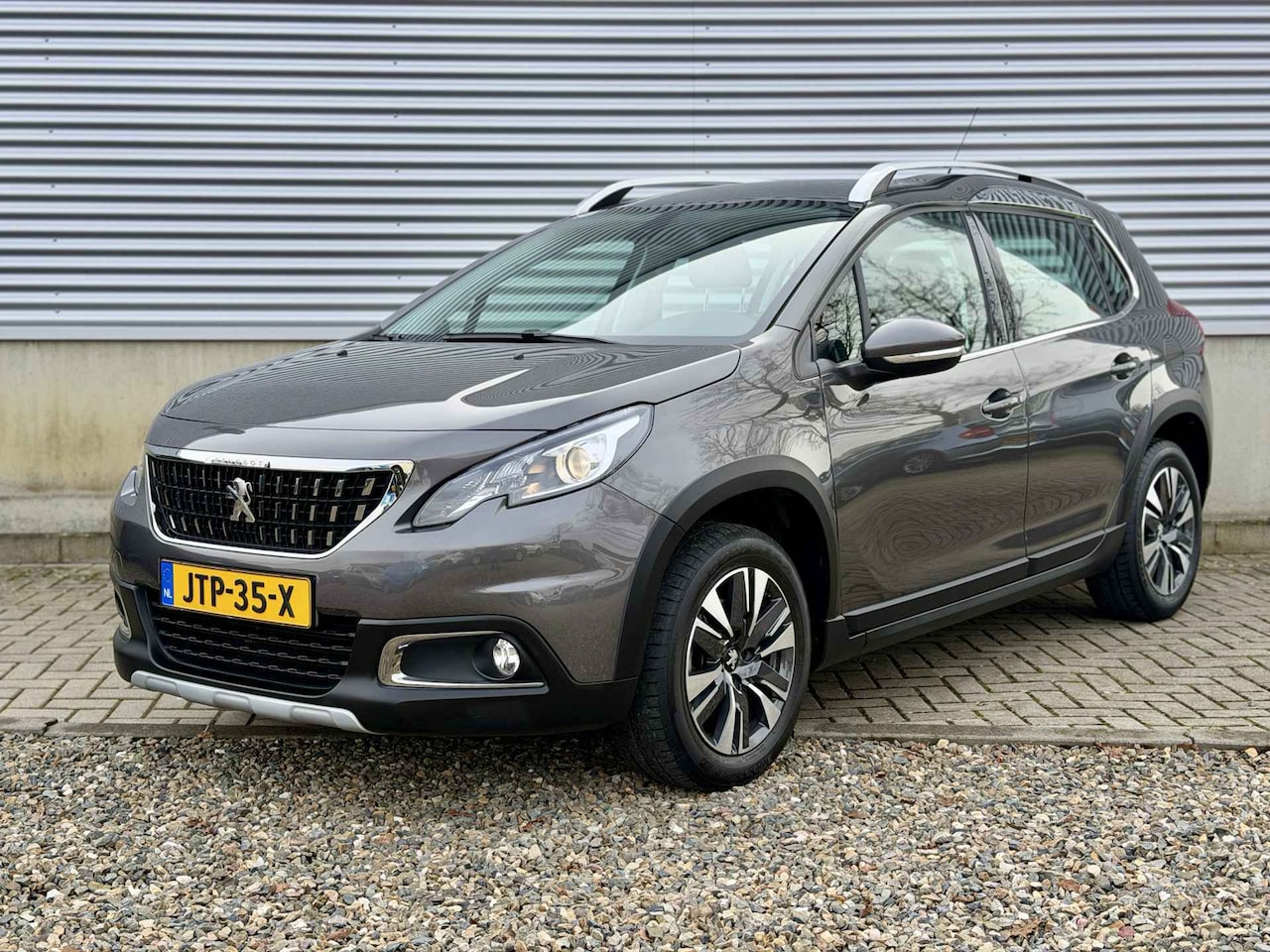 Peugeot 2008 - 1.2 PureTech Allure [ navi, ecc, pdc, cruise, lmv, trekhaak ] - AutoWereld.nl