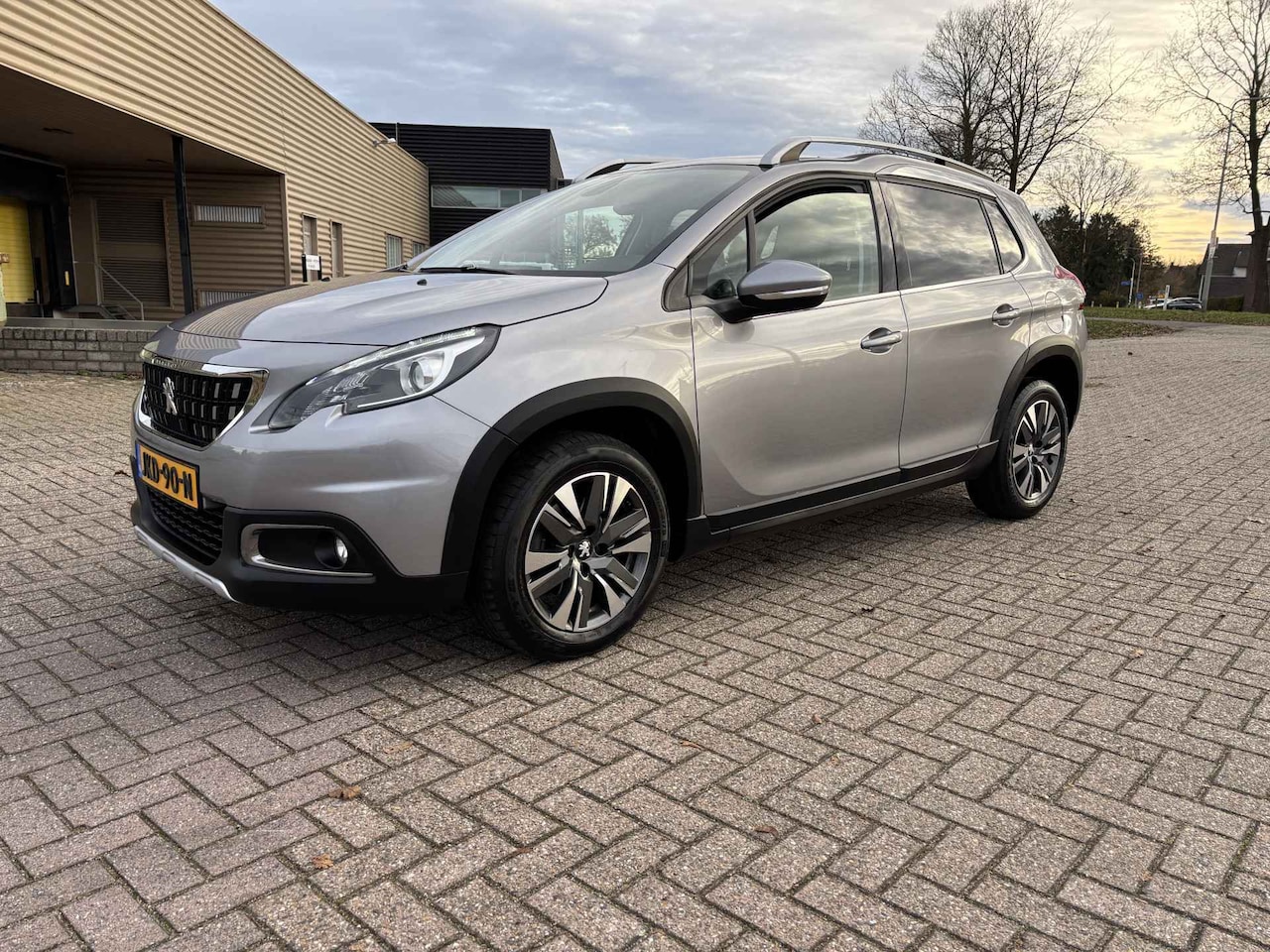 Peugeot 2008 - 1.2 PureTech GT-Line Automaat [ Fm navi, camera, panodak, h-leer, cruise, lmv ] - AutoWereld.nl