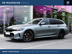 BMW 3-serie Touring - 330e M Sport Automaat / Panoramadak / Trekhaak / Sportstoelen / Achteruitrijcamera / Comfo