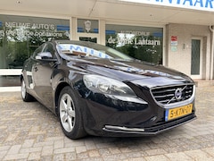 Volvo V40 - 1.6 D2 Kinetic lichte zijschade Navigatie/Clima/Trekhaak/Radio CD/MP3/Led achterlichten/Hi