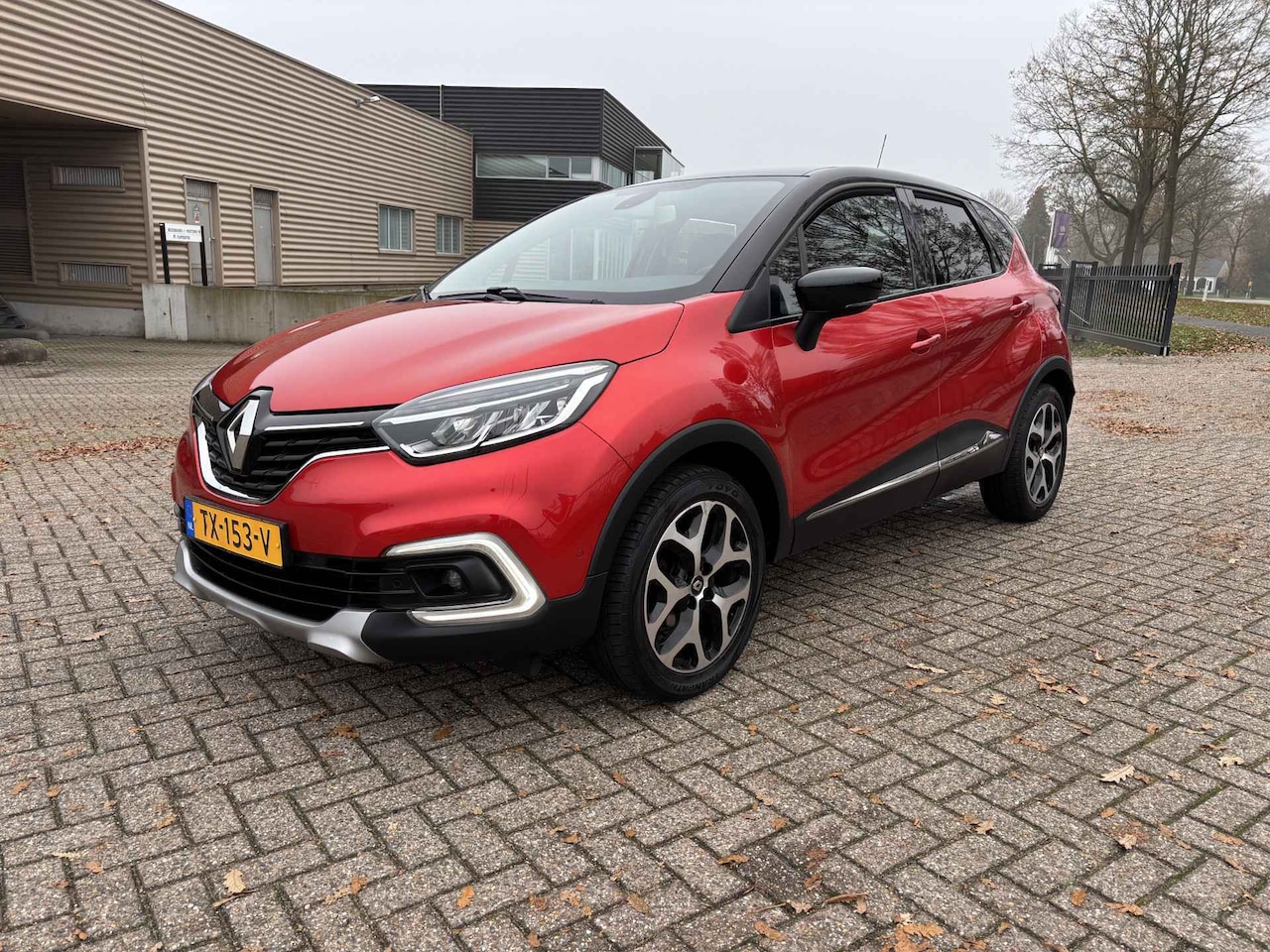 Renault Captur - 0.9 TCe Intens [ Fm navi, camera, ecc, 17``lmv, pdc ] - AutoWereld.nl