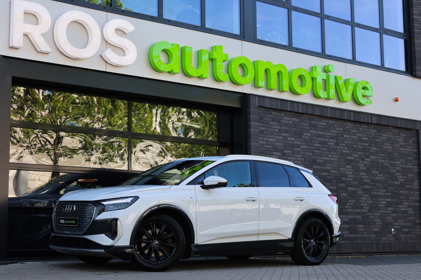 Audi Q4 e-tron - 40 S edition 77 kWh | BTW | CAMERA | STOELVERWARMING | ACC | 19'' | - AutoWereld.nl