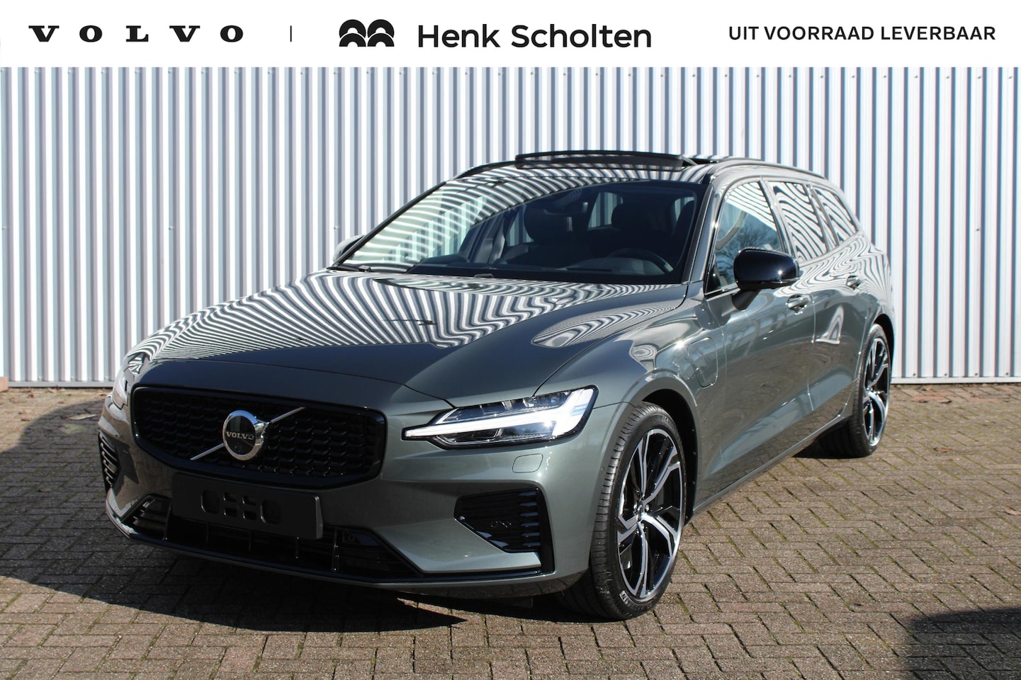 Volvo V60 - 2.0 T8 Plug-in hybrid AWD Ultra Dark Bowers & Wilkins premium audio | Stoelventilatie | St - AutoWereld.nl