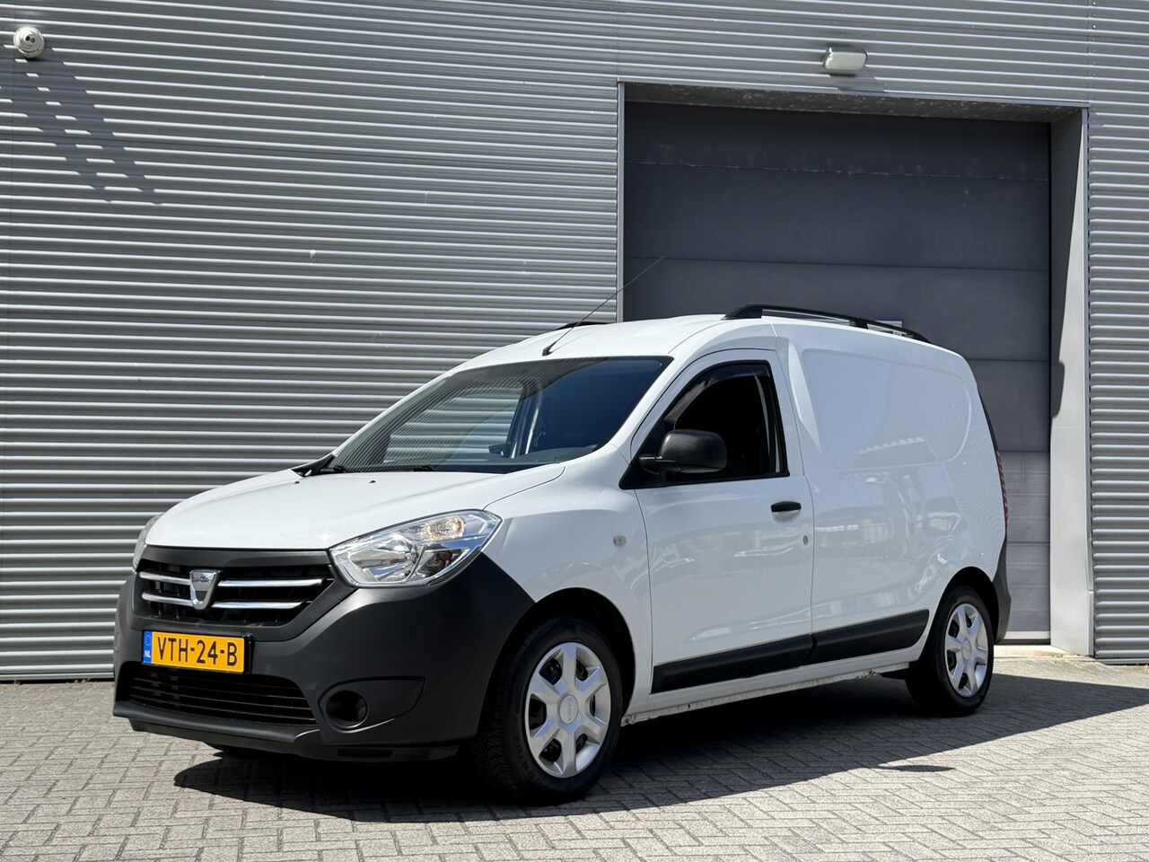 Dacia Dokker - 1.6 Basic I Grijs Kenteken I Trekhaak I Marge - AutoWereld.nl