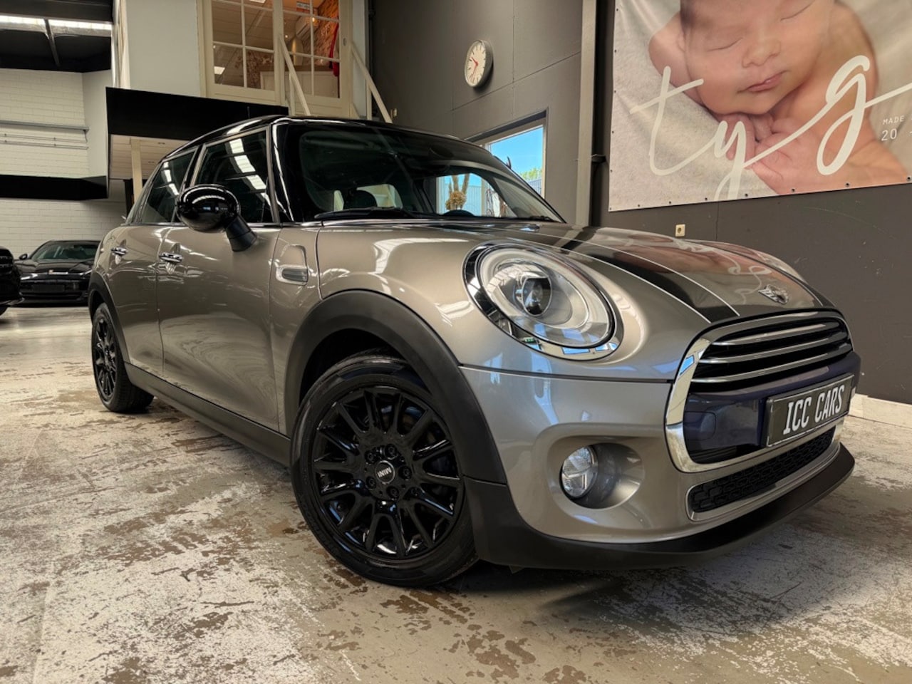 MINI Cooper - Mini 1.5 Business, stoelverwarming, bluetooth, 5 deurs - AutoWereld.nl