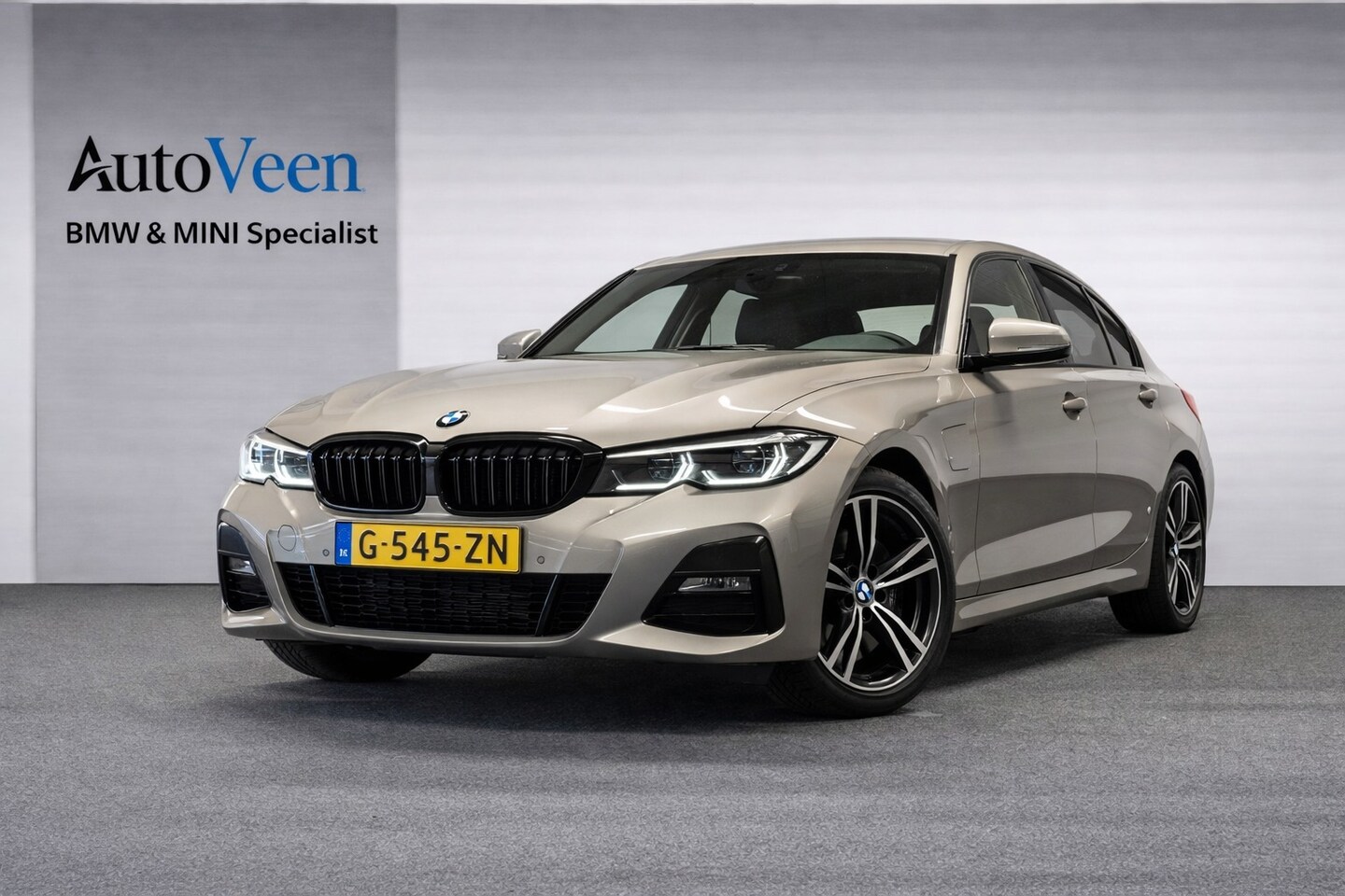 BMW 3-serie - 330e eDrive Edition (M-SPORT, PANO, LEDER, NL AUTO, CAMERA, LED) - AutoWereld.nl