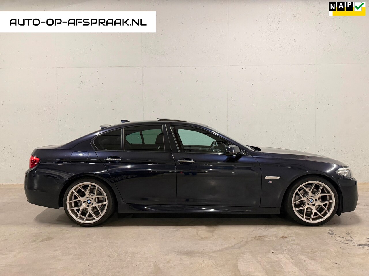 BMW 5-serie - 520i M-pakket Pano Dak Leer Navi Camera Stoelverw. - AutoWereld.nl