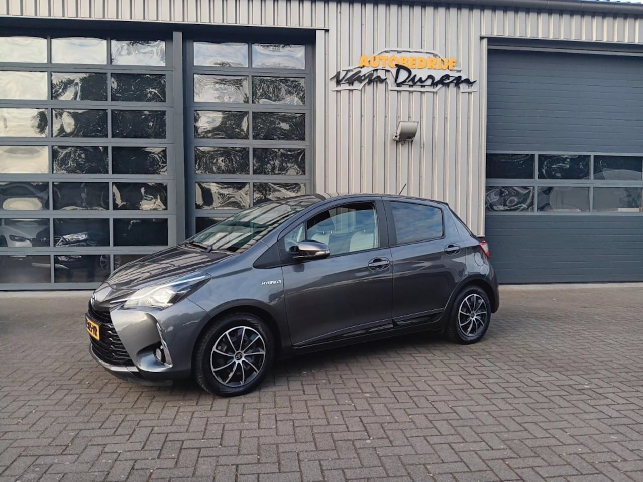 Toyota Yaris - 1.5 Hybrid  Aspiration Clima/Cruise  Camera Elec Ramen/Spiegels inklapbaar  Trekhaak  Stoe - AutoWereld.nl
