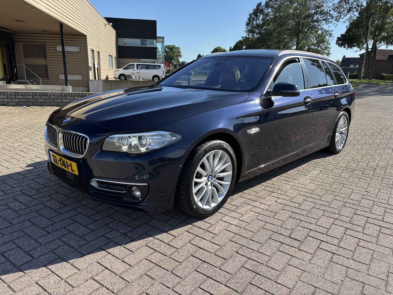 BMW 5-serie Touring - 520i Luxury Edition automaat [ Full option, NL-auto, 1e eig, dealer oh ] - AutoWereld.nl