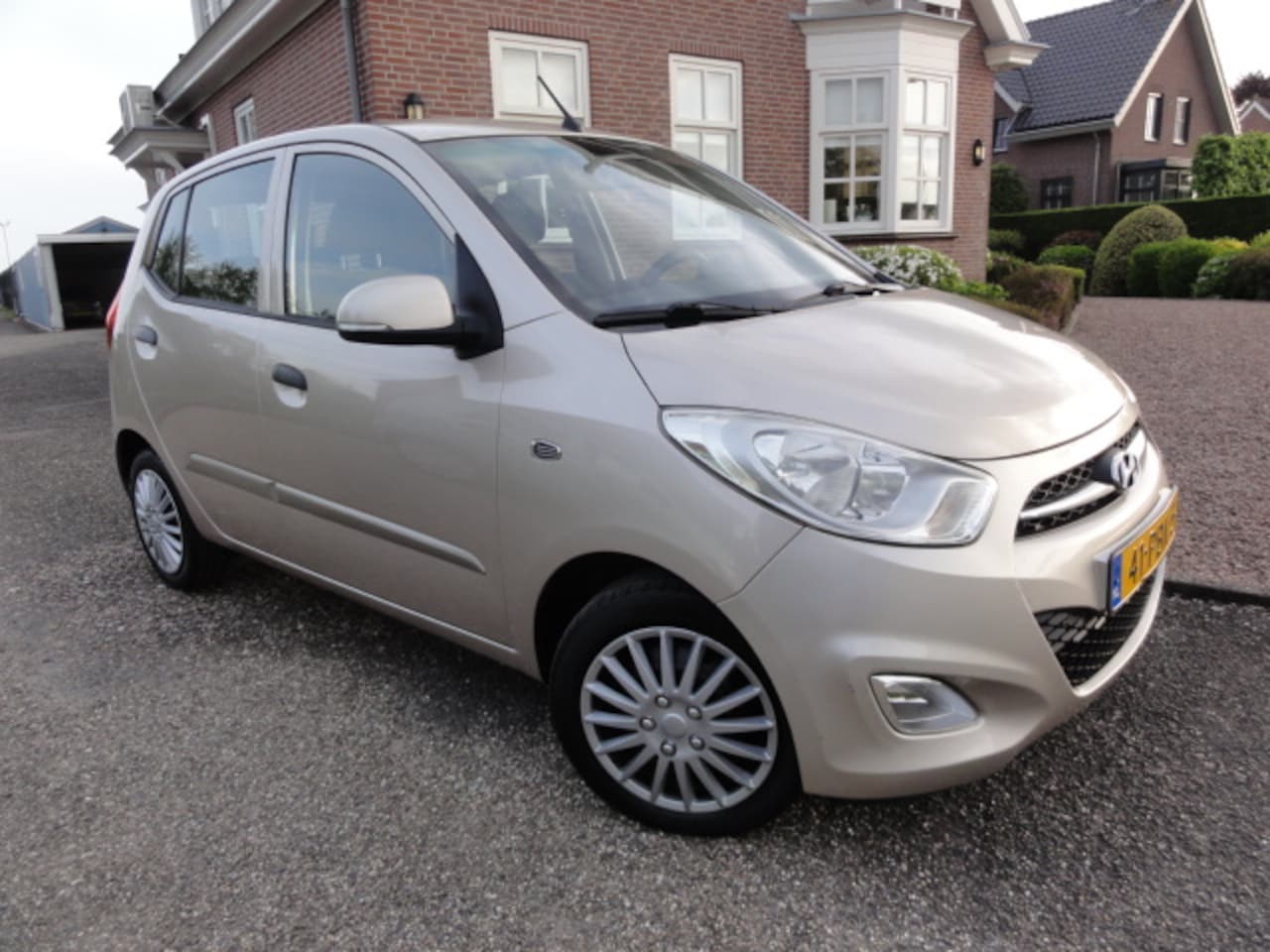Hyundai i10 - 1.2 i-Motion Cool AIRCO vele opties A.P.K 04-06-2027 !! - AutoWereld.nl