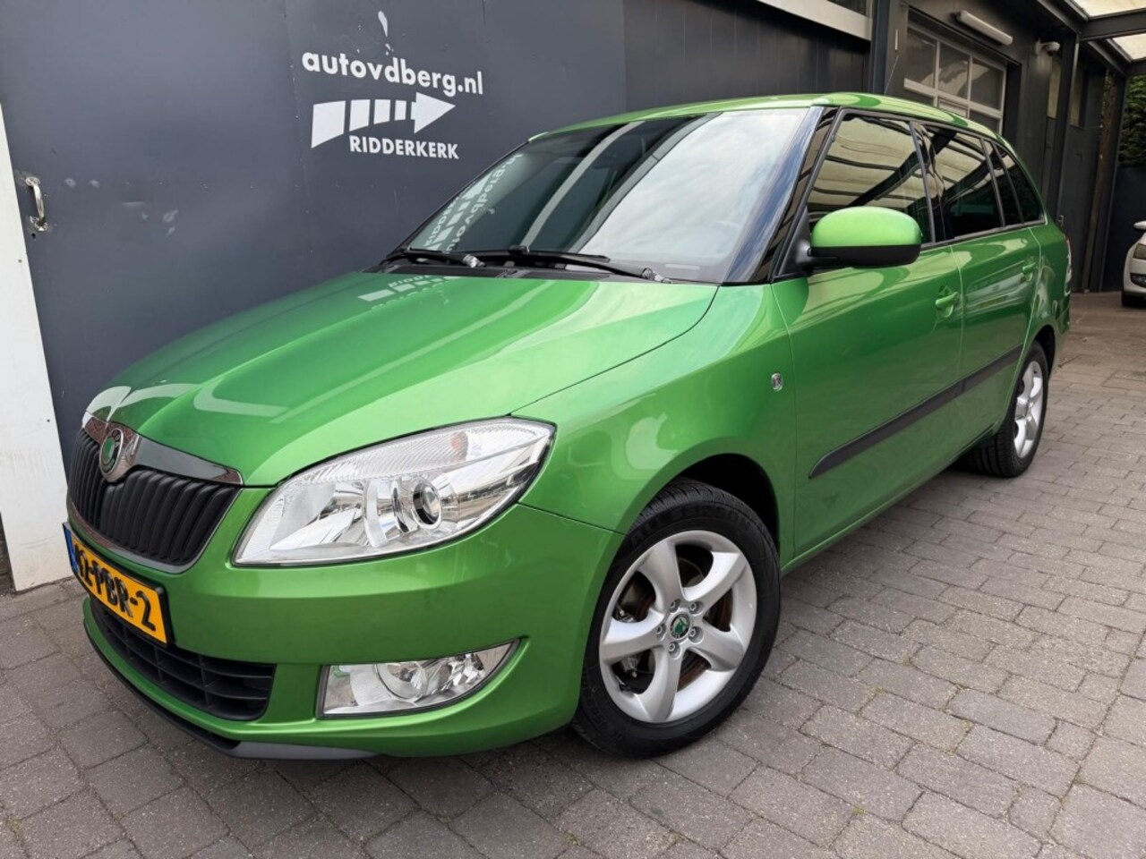 Skoda Fabia Combi - 1.2 TSI Dynamic Carplay Trekhaak Airco - AutoWereld.nl