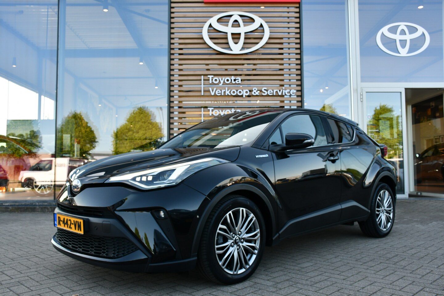 Toyota C-HR - 1.8 Hybrid Executive Limited Automaat 122pk | Apple Carplay/Android Auto | LED-koplampen | - AutoWereld.nl