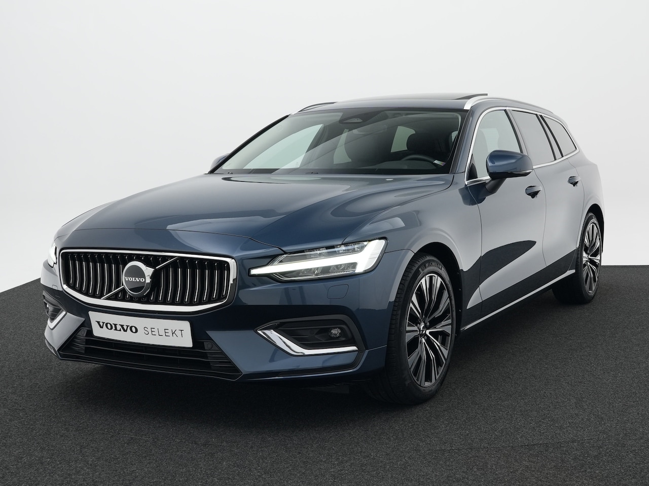 Volvo V60 - B4 Plus Bright | Full LED | Panoramadak | Trekhaak | Adaptive Cruise | Pilot Assist | BLIS - AutoWereld.nl