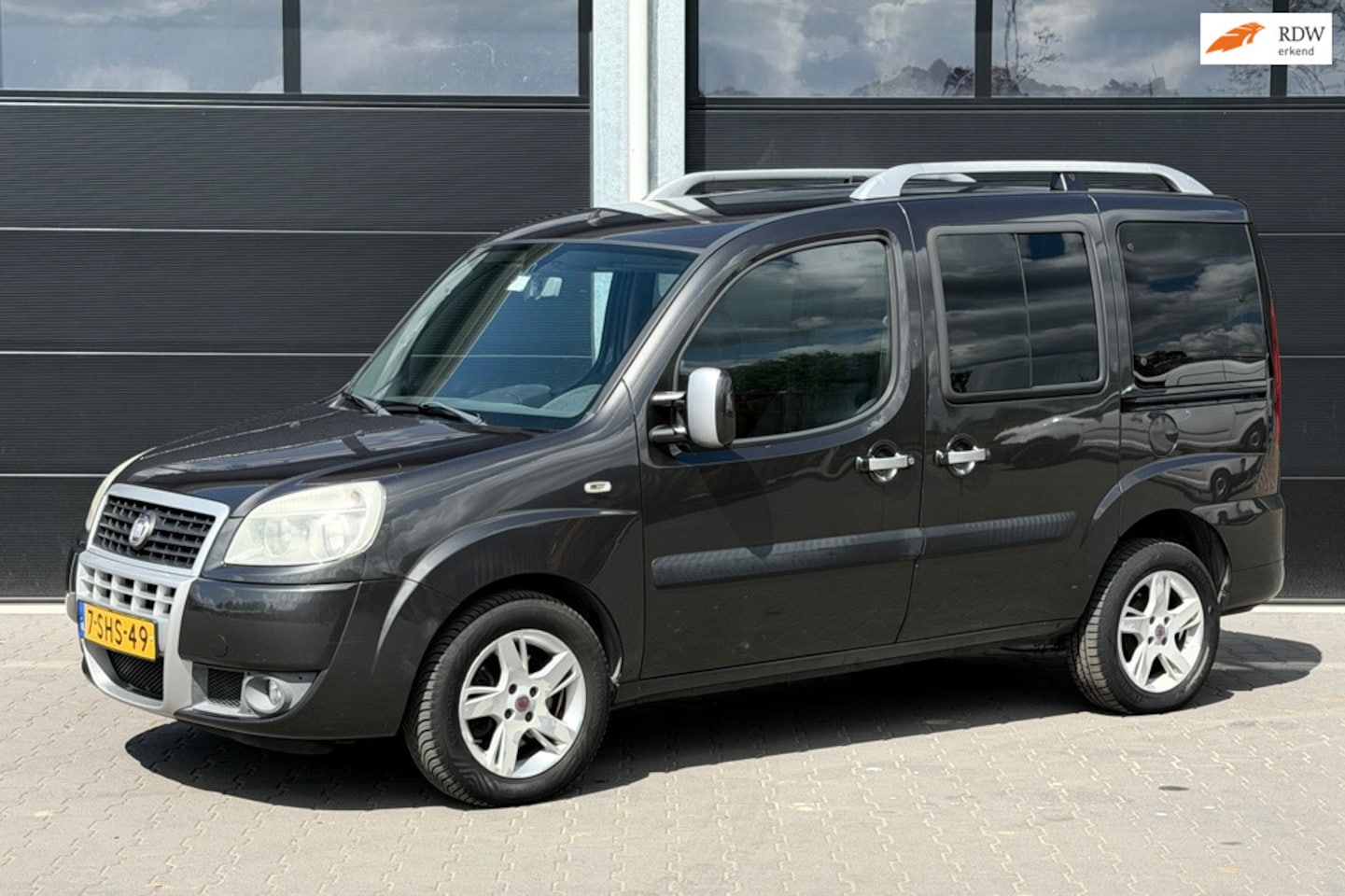 Fiat Doblò - 1.4 Dynamic/5Pers/2XSchuifdeur/Benzine/Netjes - AutoWereld.nl