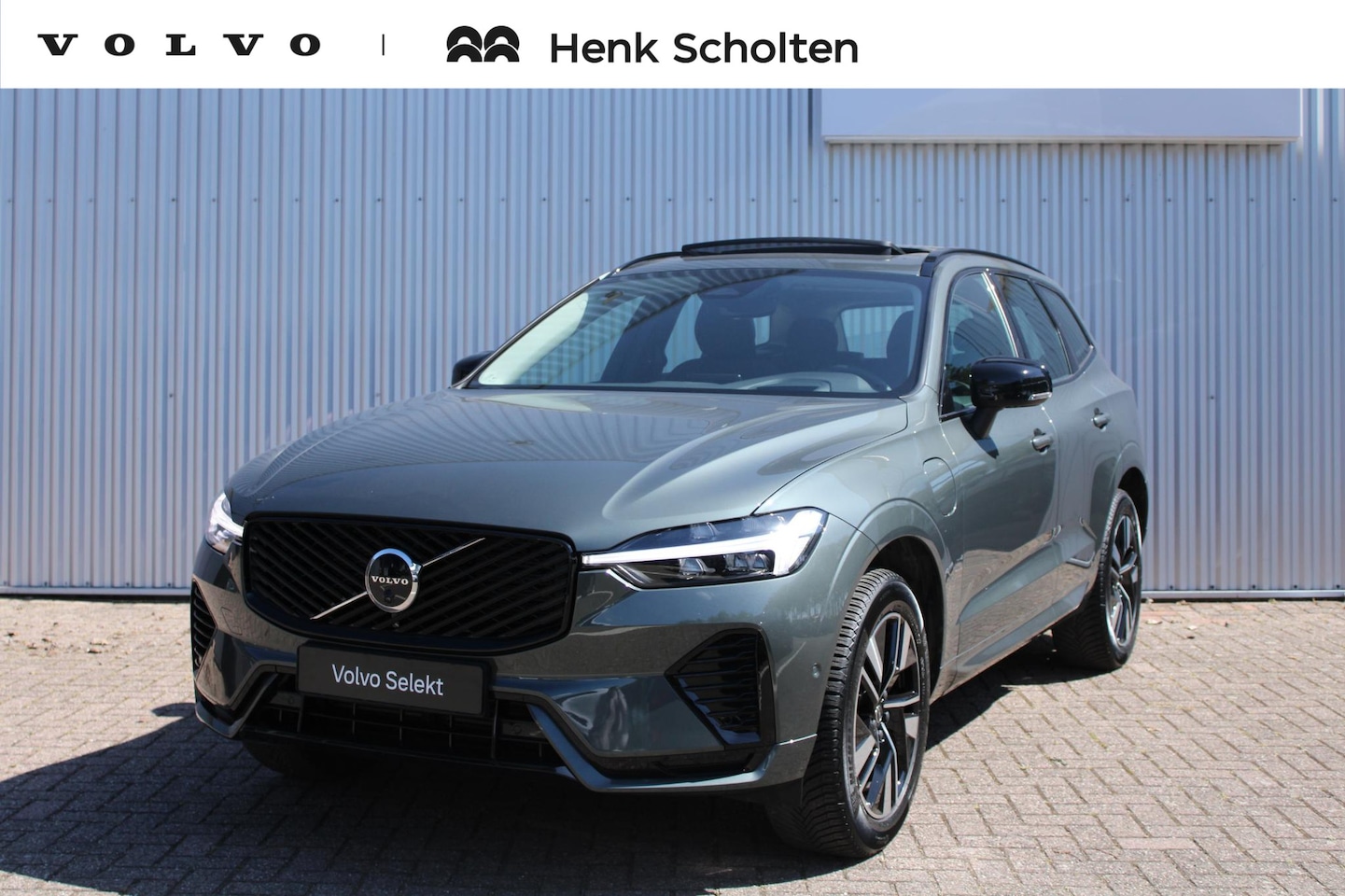 Volvo XC60 - 2.0 T6 Plug-in hybrid AWD Plus Dark | Panoramadak | 360" rondomzicht camera | Semi elektri - AutoWereld.nl