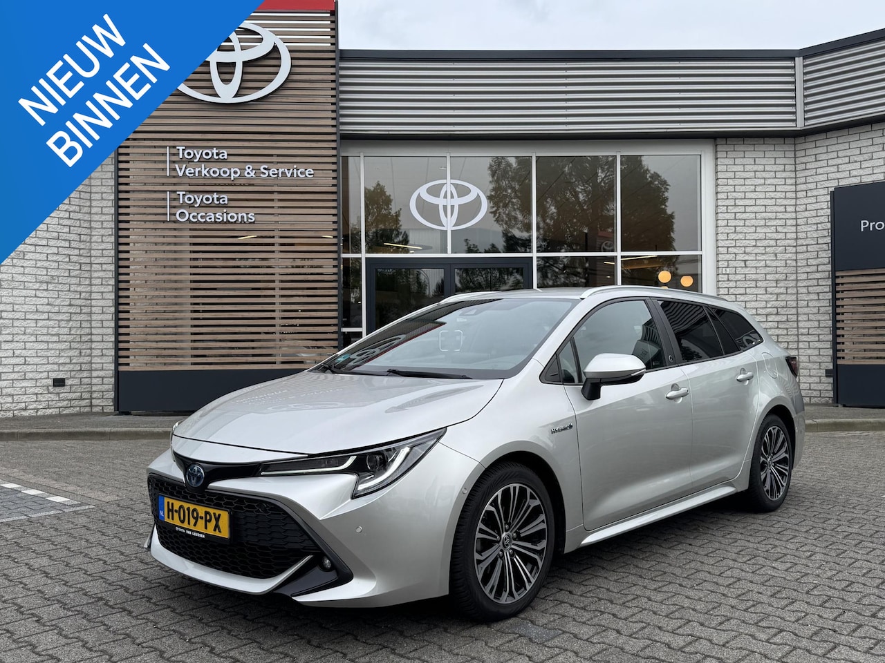 Toyota Corolla Touring Sports - 1.8 Hybrid Dynamic KEYLESS LICHTMETALEN VELGEN - AutoWereld.nl