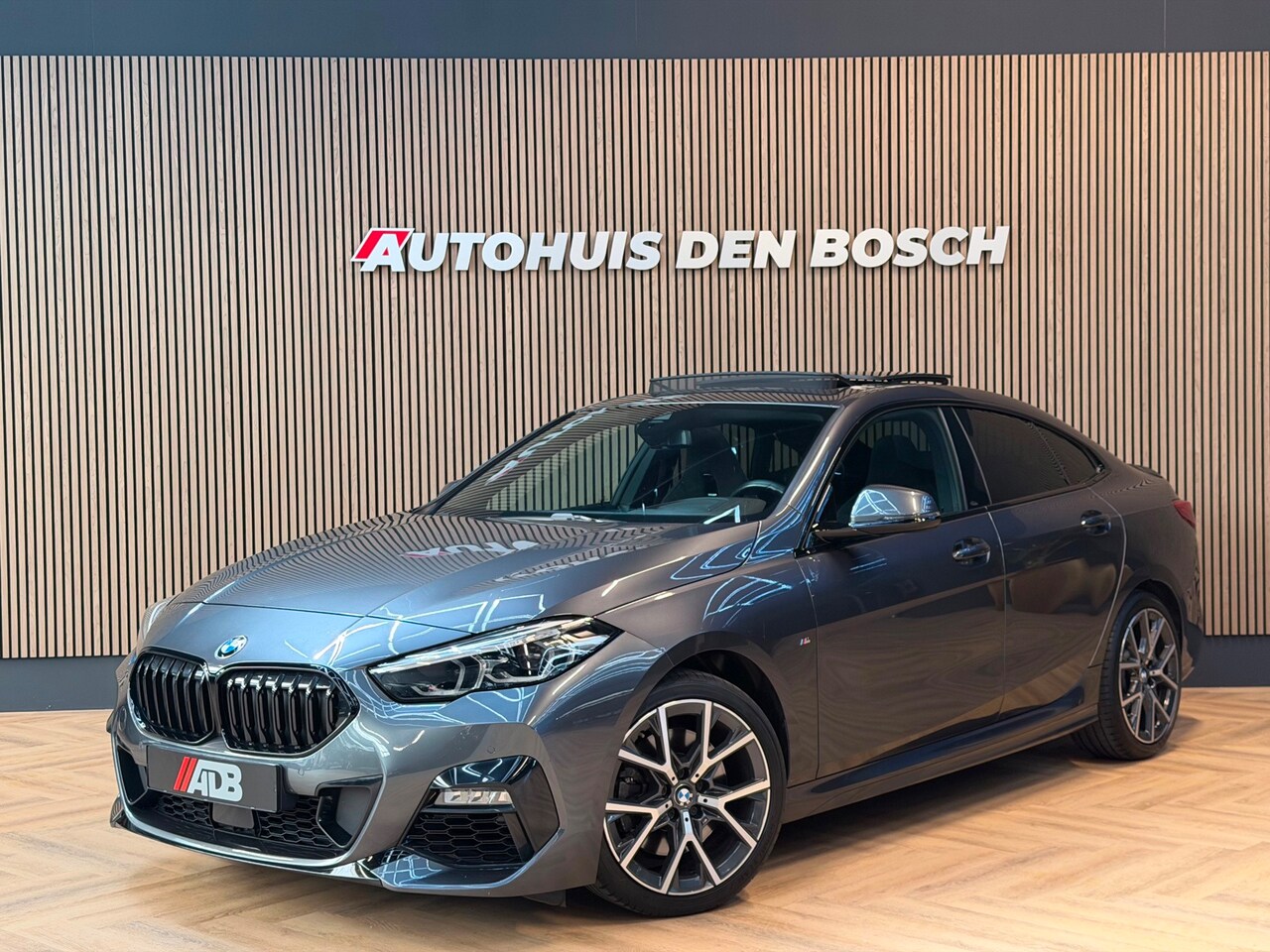 BMW 2-serie Gran Coupé - 220i M Sport - Pano - Kuipstoelen - AutoWereld.nl