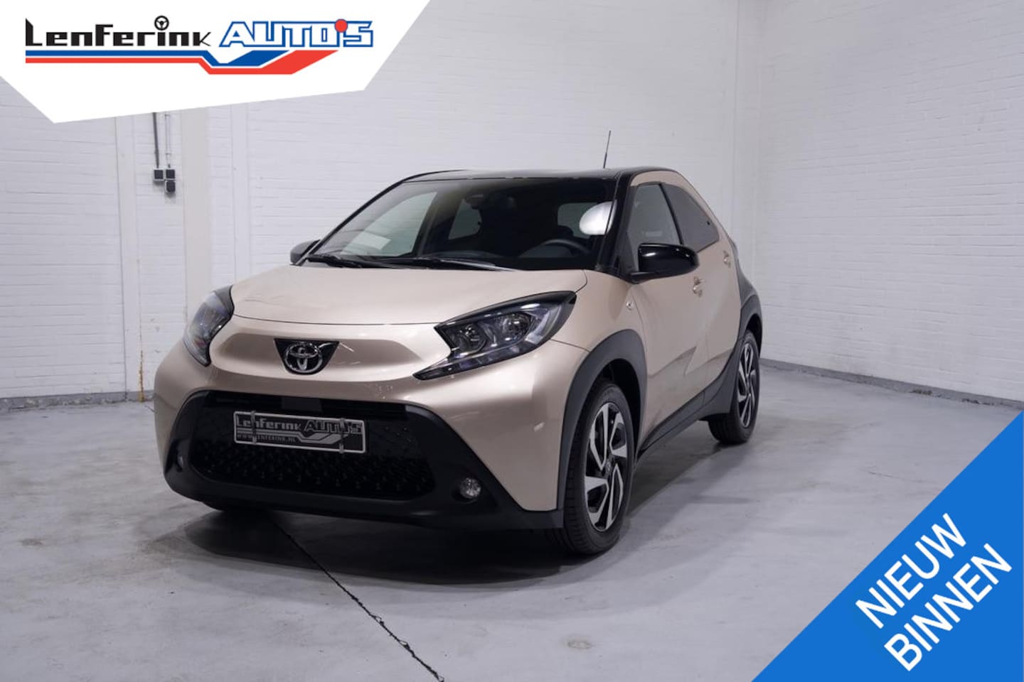 Toyota Aygo X - 1.0 VVT-i Team Deutschland Achteruitrijcamera Apple Carplay Stoelverwarming - AutoWereld.nl