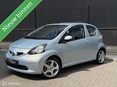 Toyota Aygo - 1.0 IJSKOUDE AIRCO|NIEUWE APK|2 sleutels