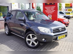 Toyota RAV4 - 2.0 VVTi Executive / Automaat / Trekhaak / Leder / Climate control / Stoelverwarming