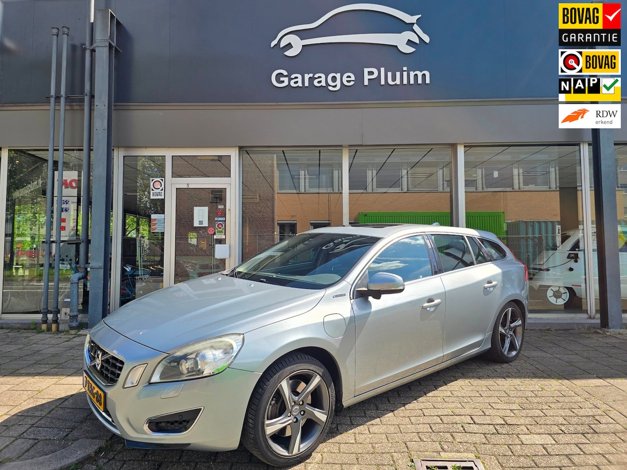 Volvo V60 - Volvo V60 2.4 D6 AWD Plug-In Hybrid Summum - AutoWereld.nl