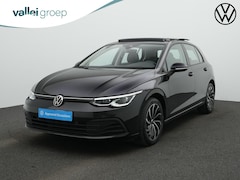 Volkswagen Golf - 1.0 eTSI 110 pk DSG Life | Panoramadak | IQ Light | Stuur-/stoelverwarming | Achteruitrijc