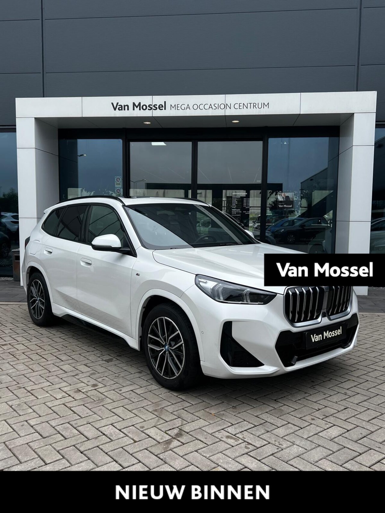 BMW X1 - xDrive25e | M-pakket | PANO | Head-up display | 360 Camera | Lane Assist | Blindspot | Sto - AutoWereld.nl