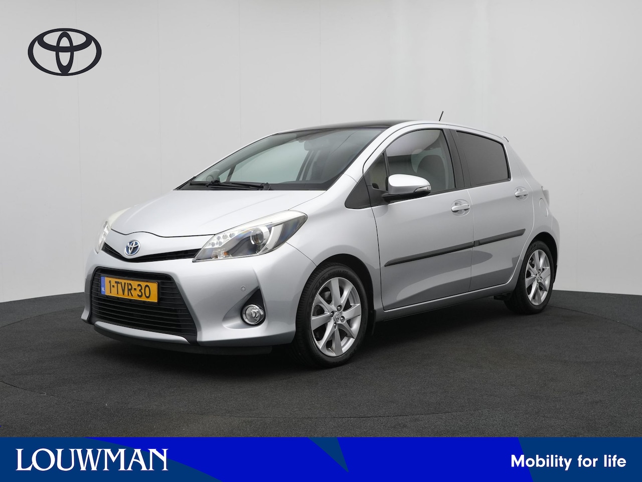 Toyota Yaris - 1.5 Hybrid Dynamic | Panoramadak | Xenon | Parkeersensoren v+a | Reco - AutoWereld.nl