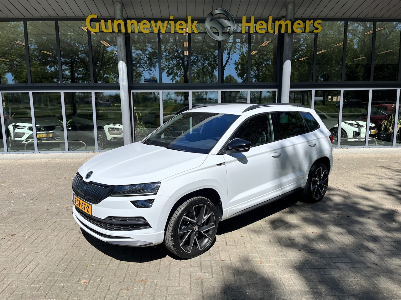 Skoda Karoq - 1.5 TSI ACT Sportline Business | ACC | CAM | CARPLAY | CLIMA | KEYLESS | NAVI | PDC V&A | - AutoWereld.nl