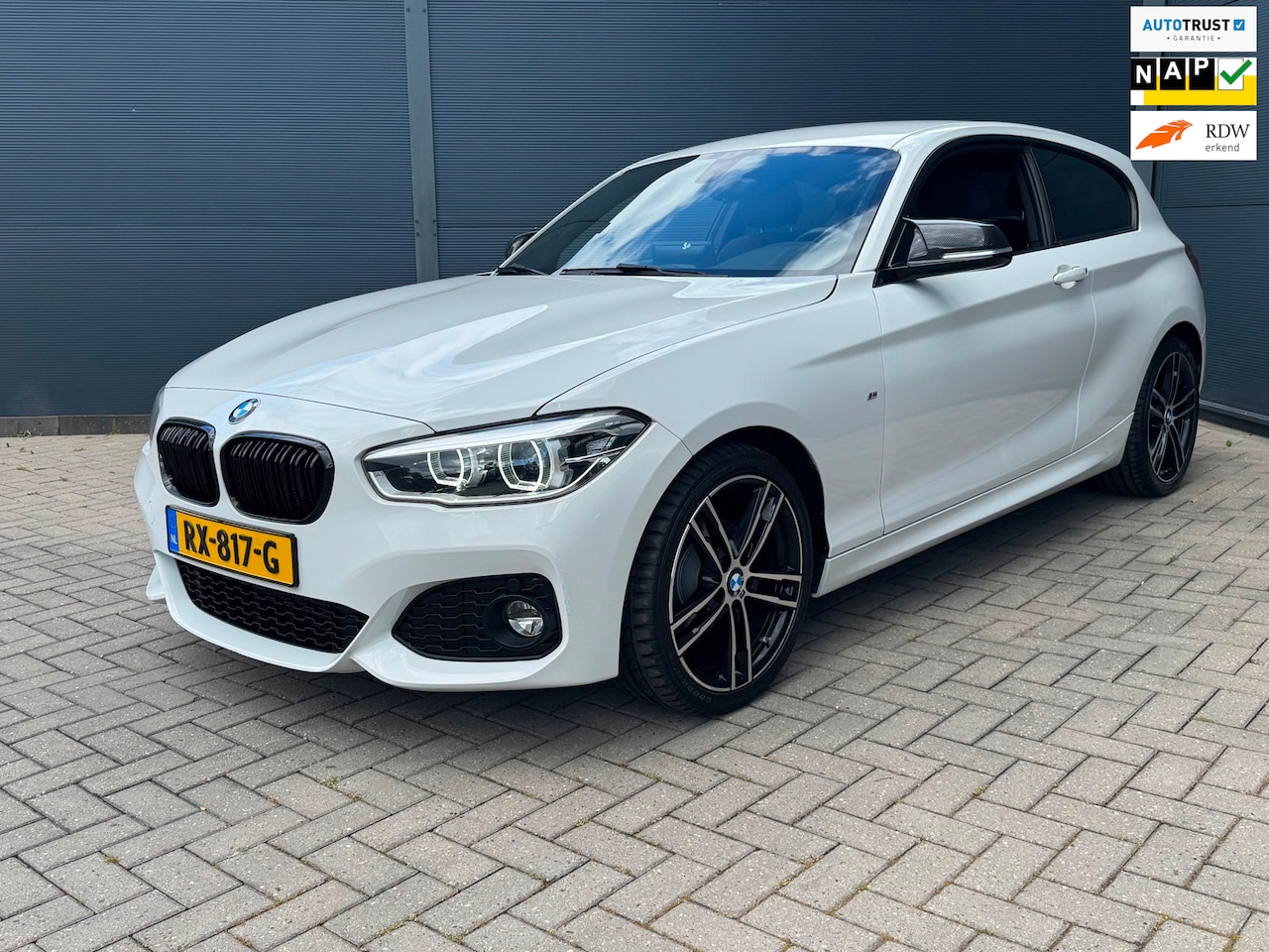 BMW 1-serie - 118i Executive / Automaat / Carplay / Nap - AutoWereld.nl