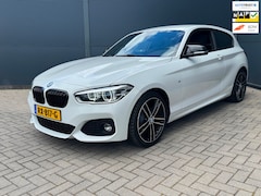 BMW 1-serie - 118i Executive / Automaat / Carplay / Nap