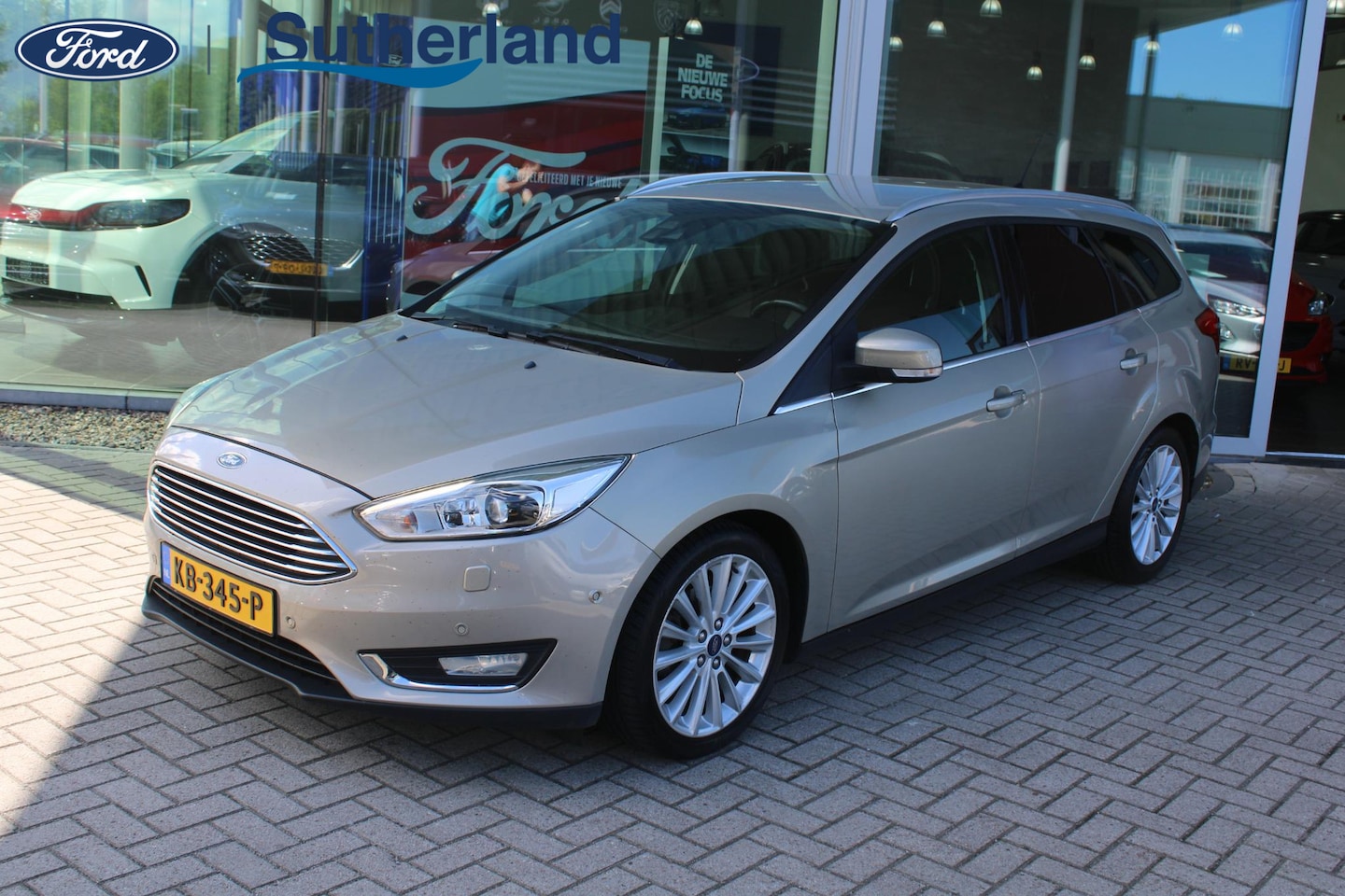 Ford Focus Wagon - 1.0 Titanium 125pk | Inclusief nieuwe distributieriem! | Half leder | Winterpack | Xenon | - AutoWereld.nl