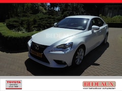 Lexus IS - 300h Hybrid 223pk Business Line- Rijklaar met 12 maanden BOVAG garantie