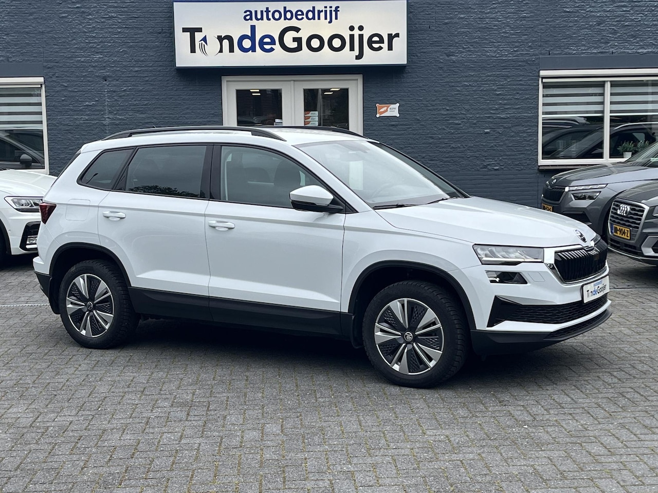 Skoda Karoq - 1.0 TSi Business Edition Plus | EL. TREKHAAK | 5 JAAR FABRIEKSGARANTIE | - AutoWereld.nl