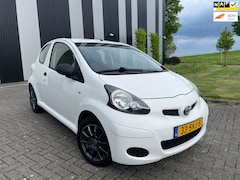 Toyota Aygo - 1.0-12V Now Nw APK-Airco-Lmv-Elekpakket-2 Sleutels