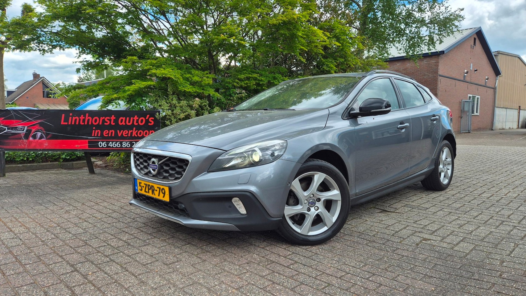 Volvo V40 Cross Country - 1.6 D2 Ocean Race LEDER-NAVI-BJ 2015 - AutoWereld.nl