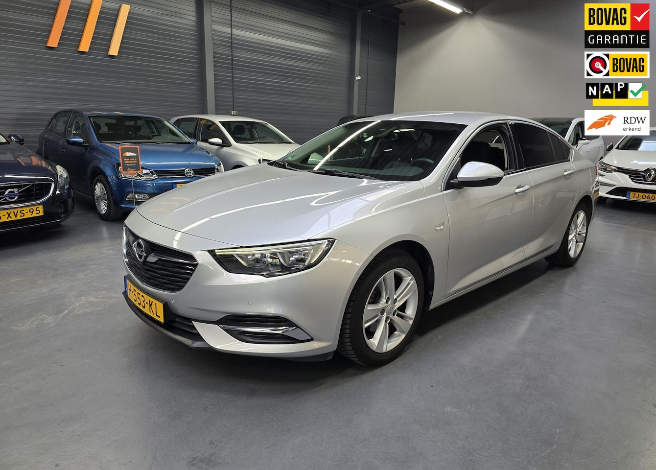 Opel Insignia Grand Sport - 1.5 Turbo Business Executive LEDER CAMERA CARPLAY ACC NAP NL AUTO - AutoWereld.nl