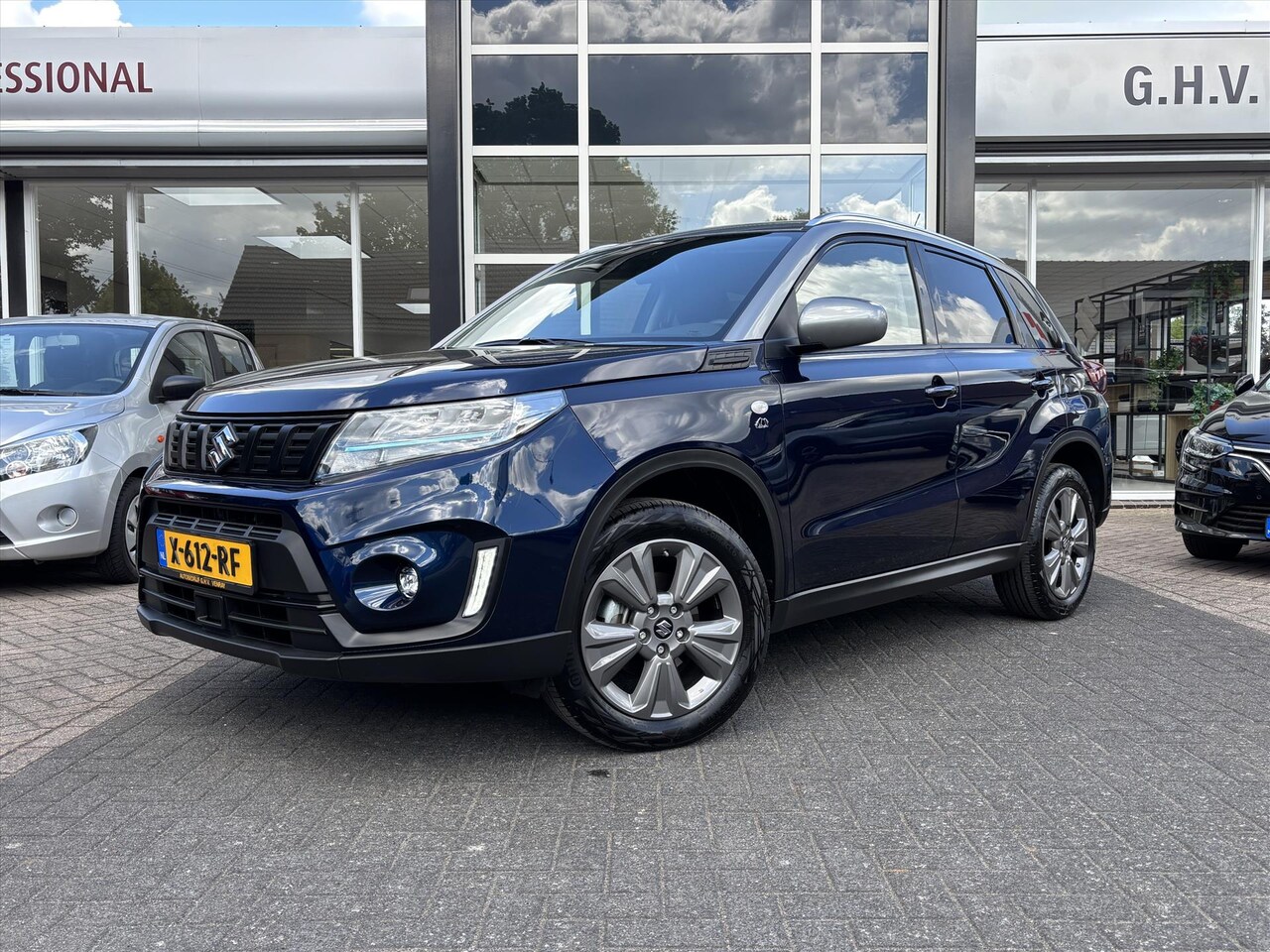 Suzuki Vitara - 1.5 Hybrid 115pk Automaat Select Rhino Edition | Trekhaak | - AutoWereld.nl
