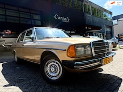 Mercedes-Benz 200-280 (W123) - 200