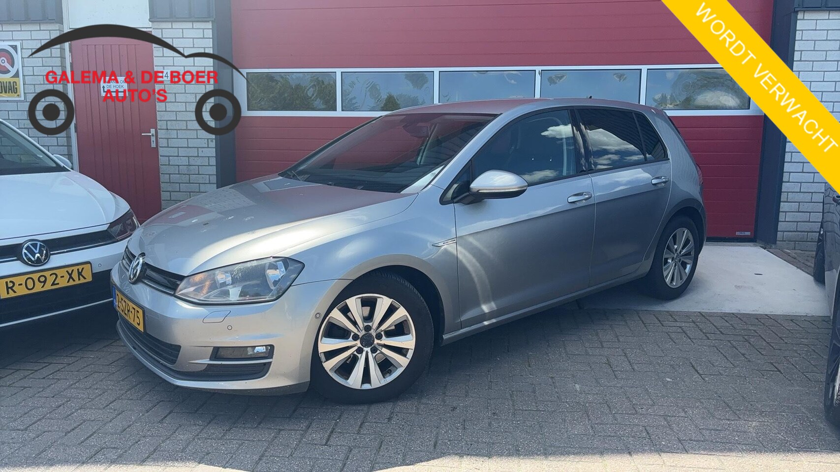 Volkswagen Golf - 1.6 TDI Highline BlueMotion TREKHAAK / STOELVERW / GR NAVI / CLIMA / PDC / BLUETOOTH / CRU - AutoWereld.nl