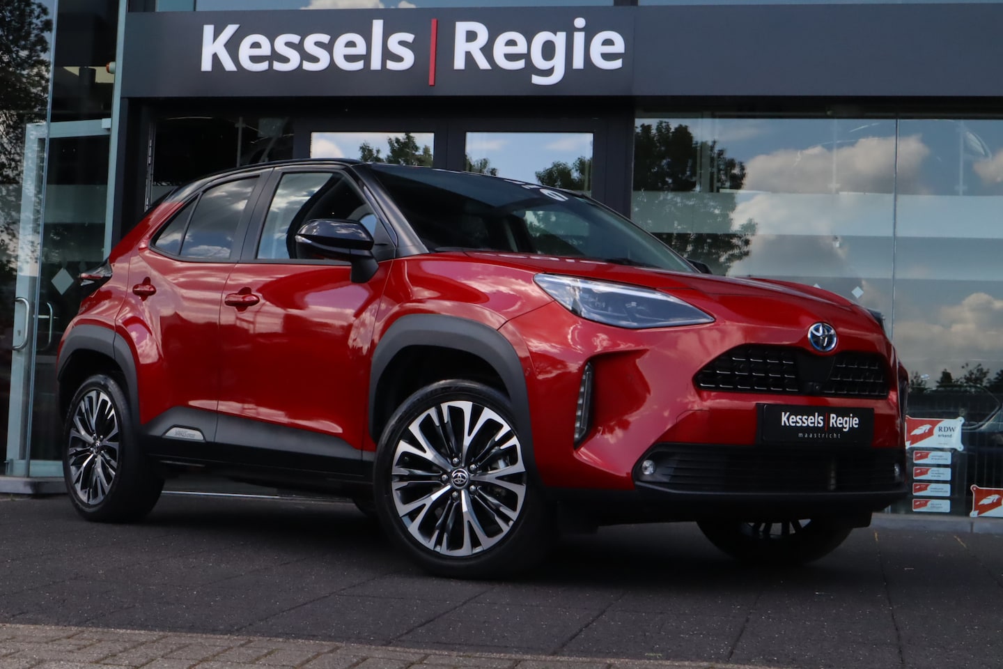 Toyota Yaris Cross - 1.5 Hybrid AWD Bi-tone ACC | BLIS | Camera | Elec.a-klep | 18" - AutoWereld.nl