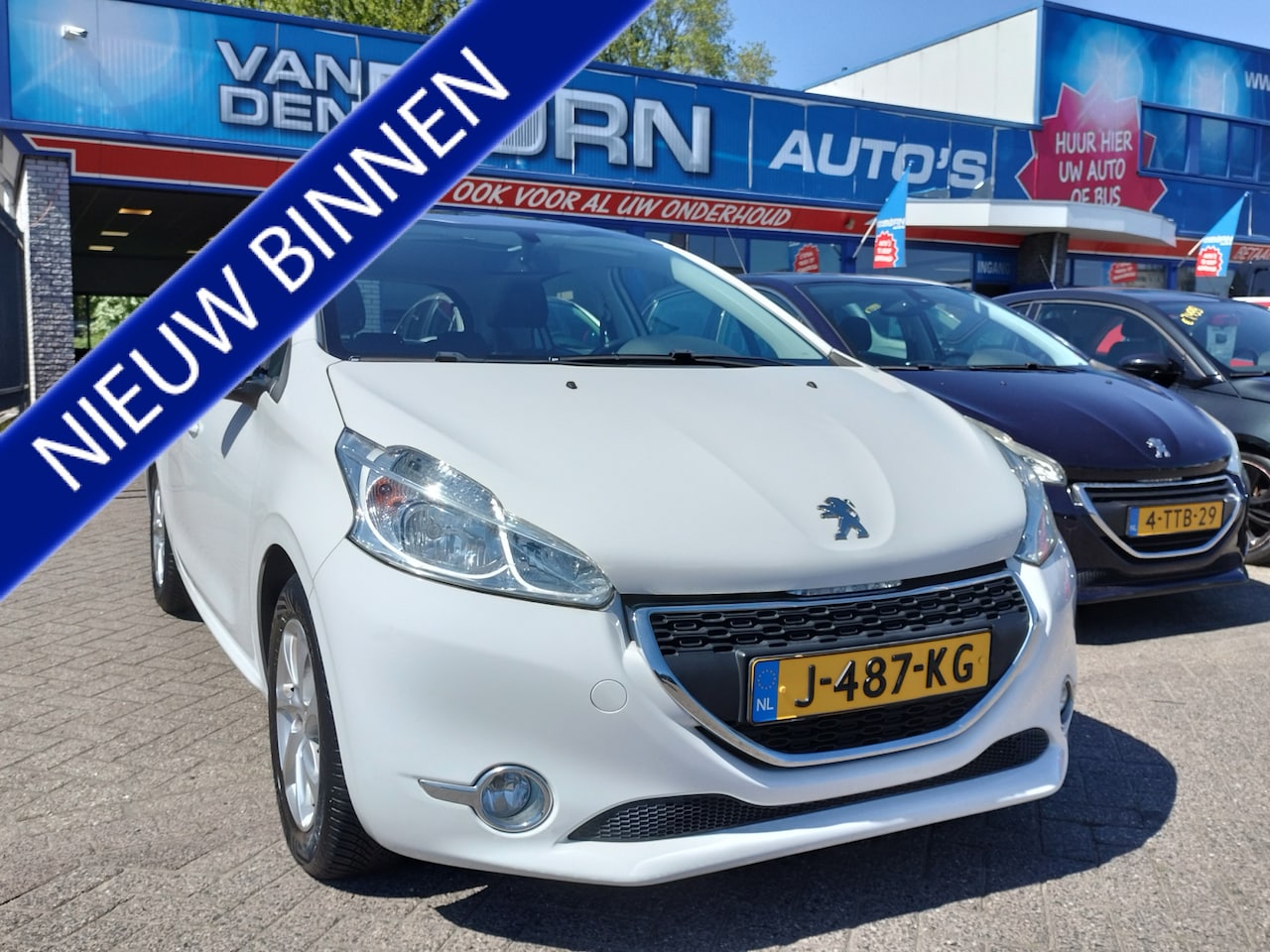 Peugeot 208 - 1.2 VTi Envy Panodak 15'' L.M.V Trekhaak - AutoWereld.nl